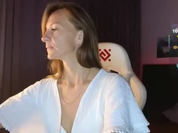 VioletFisher – webcam model profile photo Image 12