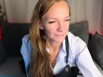 VioletFisher – webcam model profile photo Image 16