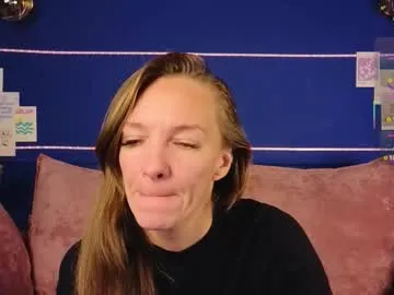 VioletFisher – webcam model profile photo Image 18