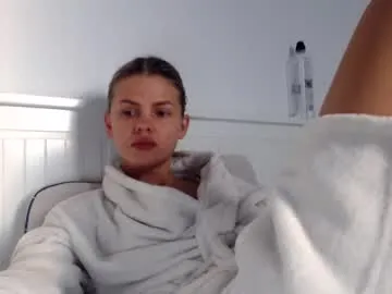 playussoftly – webcam model profile photo Image 4