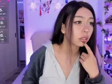 AlyCooper – webcam model profile photo Image 2