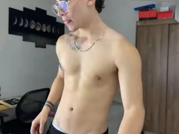 maxkaiden – webcam model profile photo Image 12