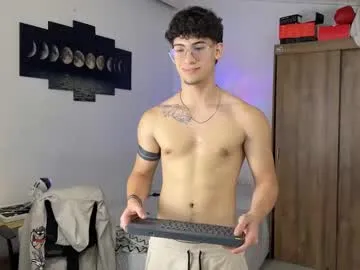 maxkaiden – webcam model profile photo Image 16