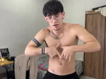 maxkaiden – webcam model profile photo Image 5