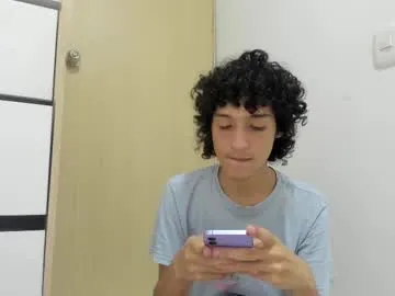 harrietxxx – webcam model profile photo Image 2