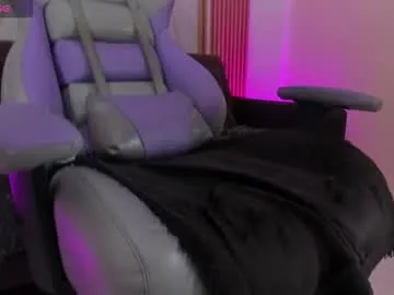 Alison – webcam model profile photo Image 12