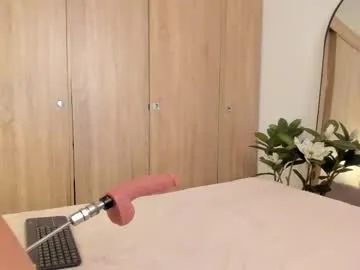 EvelynMills – webcam model profile photo Image 8