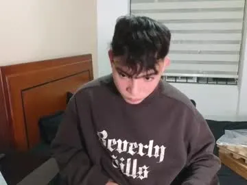 ululante – webcam model profile photo Image 4