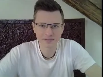 curlytwinkboy – webcam model profile photo Image 3