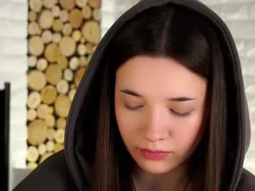 VictoriaMill – webcam model profile photo Image 12