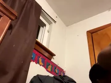 bright_diamonds_054 – webcam model profile photo Image 12