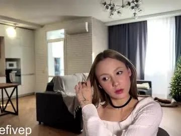 Elie – webcam model profile photo Image 4