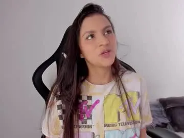 NikolJhones – webcam model profile photo Image 11