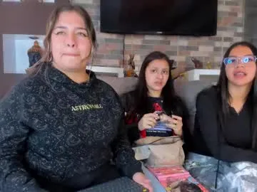 NikolJhones – webcam model profile photo Image 17