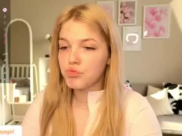 maya_blonde18 Image 6
