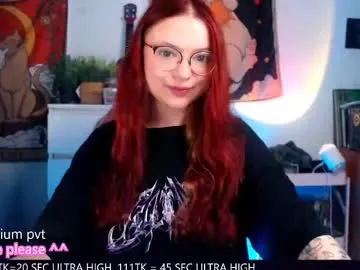 Lucine – webcam model profile photo Image 16