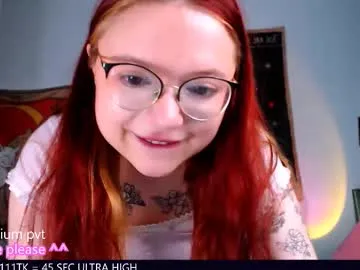 Lucine – webcam model profile photo Image 17