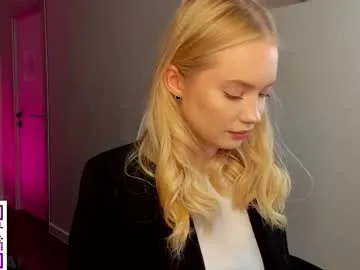 HillaryLewis – webcam model profile photo Image 5