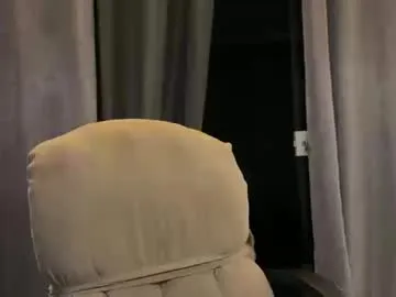 ululante – webcam model profile photo Image 16