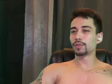 ululante – webcam model profile photo Image 4