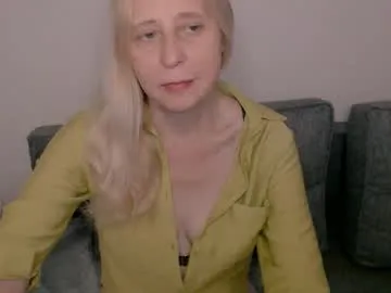 playussoftly – webcam model profile photo Image 14