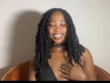 Karoll – webcam model profile photo Image 10