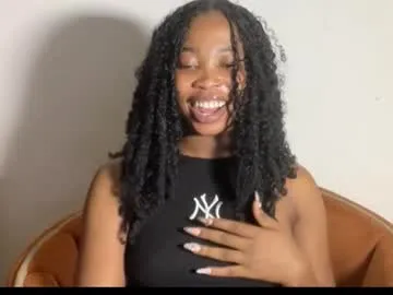 Karoll – webcam model profile photo Image 9