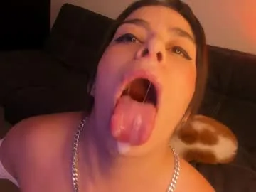 BellaLeen – webcam model profile photo Image 12