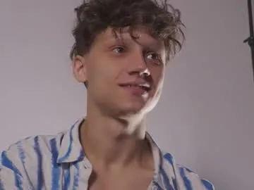 bro_friends – webcam model profile photo Image 19