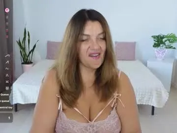 AngelineDivinne – webcam model profile photo Image 13