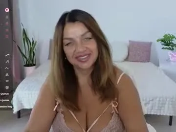 AngelineDivinne – webcam model profile photo Image 9