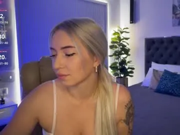 LauraRiccoo – webcam model profile photo Image 10