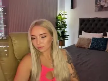 LauraRiccoo – webcam model profile photo Image 4