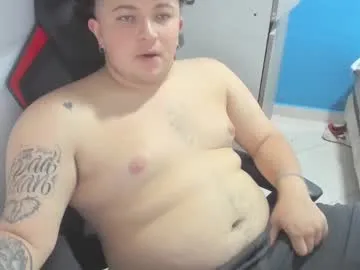 onewhiteboichub Image 9
