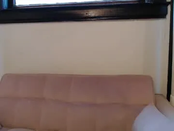 petitegirluvsdick – webcam model profile photo