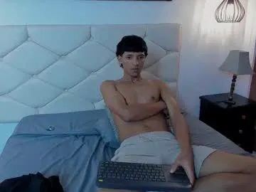 maxkaiden – webcam model profile photo Image 3