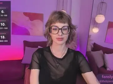 AmyLaurens – webcam model profile photo Image 16