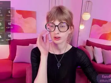 AmyLaurens – webcam model profile photo Image 7