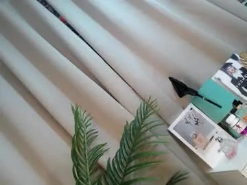 sweet_reverie – webcam model profile photo Image 11