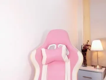 playussoftly – webcam model profile photo Image 6