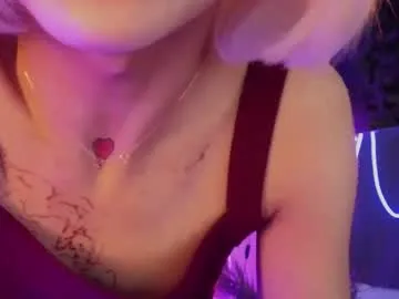 IsaBlair – webcam model profile photo Image 14