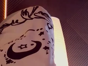 IsaBlair – webcam model profile photo Image 7