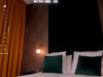 Nina – webcam model profile photo Image 12