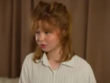 AlyCooper – webcam model profile photo Image 11