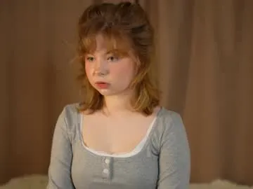 AlyCooper – webcam model profile photo Image 12