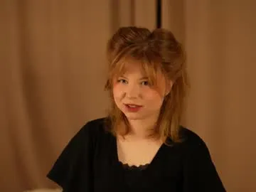 AlyCooper – webcam model profile photo Image 9