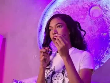 Liv – webcam model profile photo Image 2