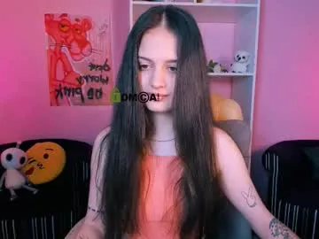 EmmelyneRed – webcam model profile photo Image 2