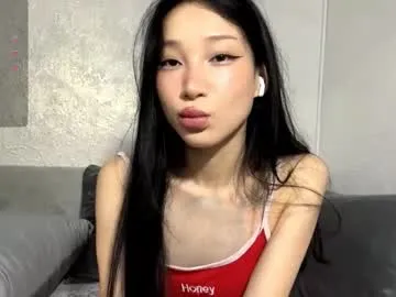 AdelinaLuuna – webcam model profile photo Image 5