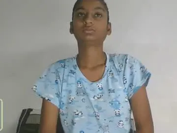 ErzabelLew – webcam model profile photo Image 2